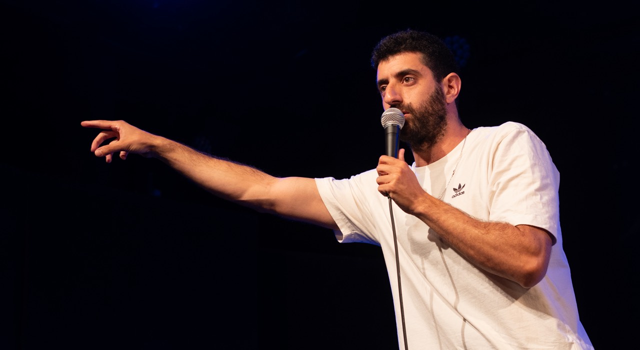 עמית ויינברג במופע סטנדאפ - אבא שלי בת