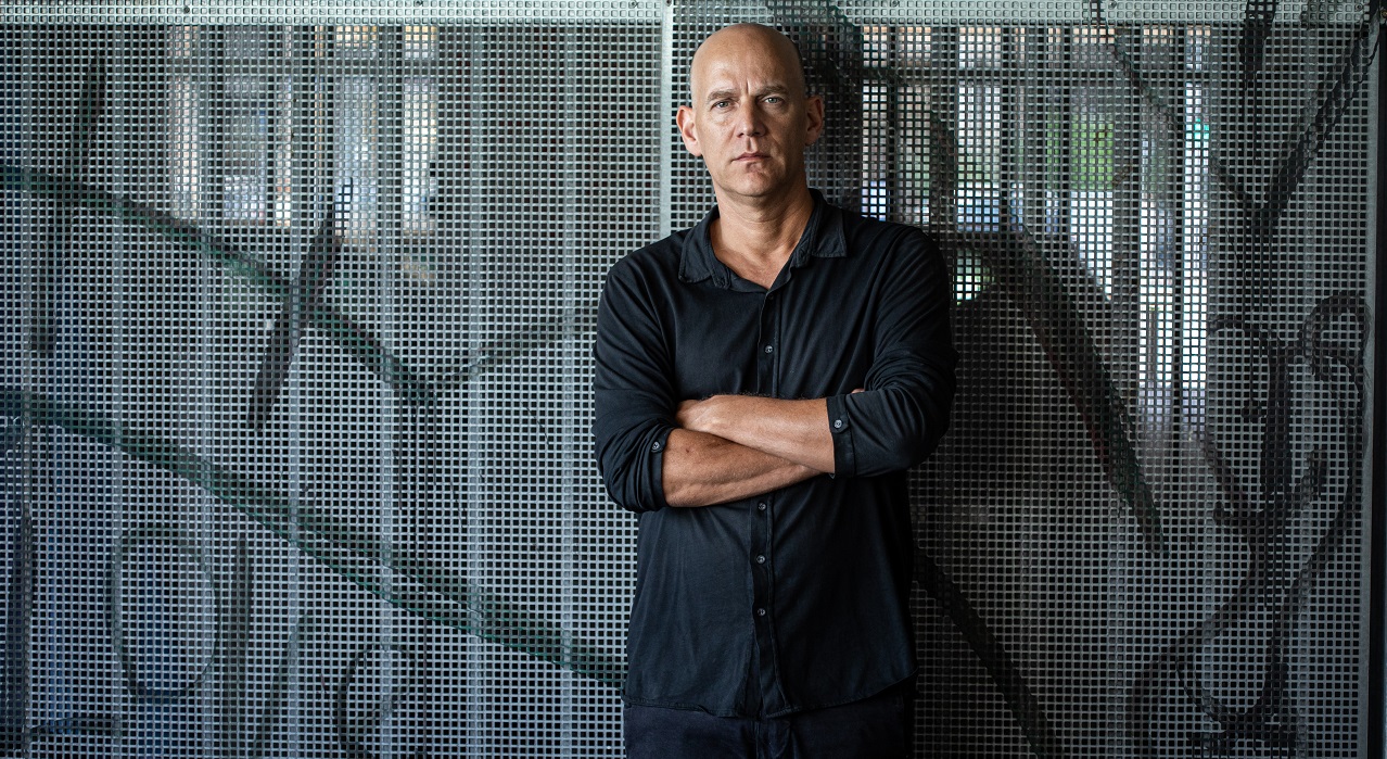 גיא פלג נגד מכונת הרעל